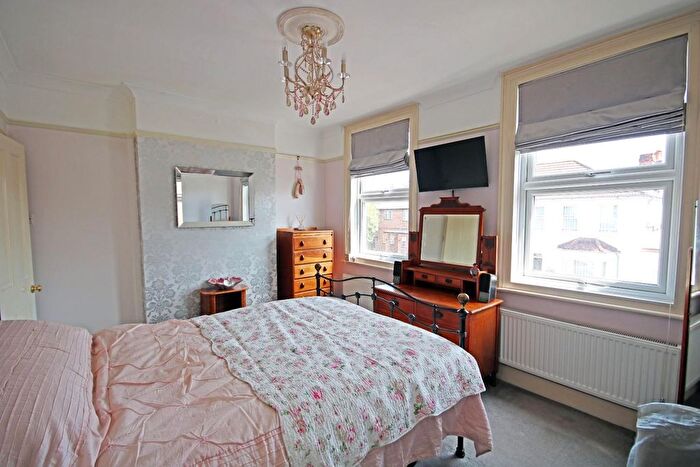 2 Bedroom Detached House For Sale In Princes Road, Ashford, TW15