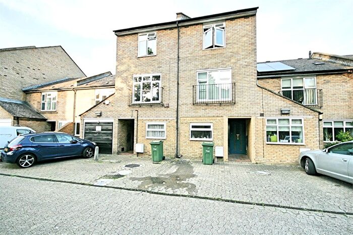 4 Bedroom Terraced House To Rent In Melbourne Mews, Oval, SW9