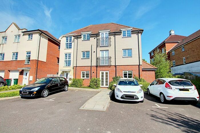 2 Bedroom Flat To Rent In Eskdale Way, Maidenbower, RH10