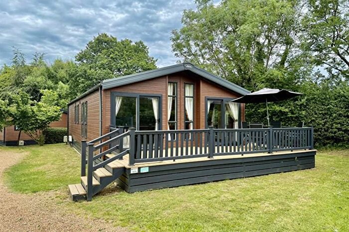 2 Bedroom Park Home For Sale In Southampton Rd, Fordingbridge, SP6