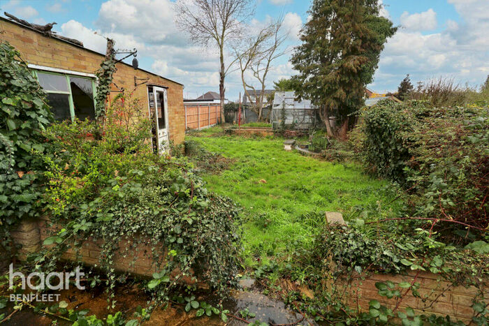 2 Bedroom Semi-Detached Bungalow For Sale In Kents Hill Road, Benfleet, SS7