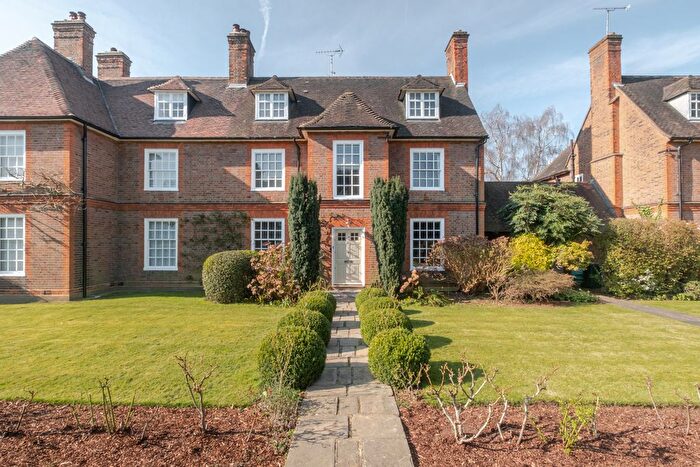 5 Bedroom Semi Detached House For Sale In Corringham Road, Hampstead Garden Suburb, NW11