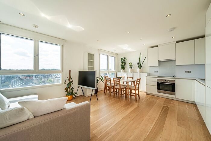 1 Bedroom Flat To Rent In Clement Avenue, London, SW4