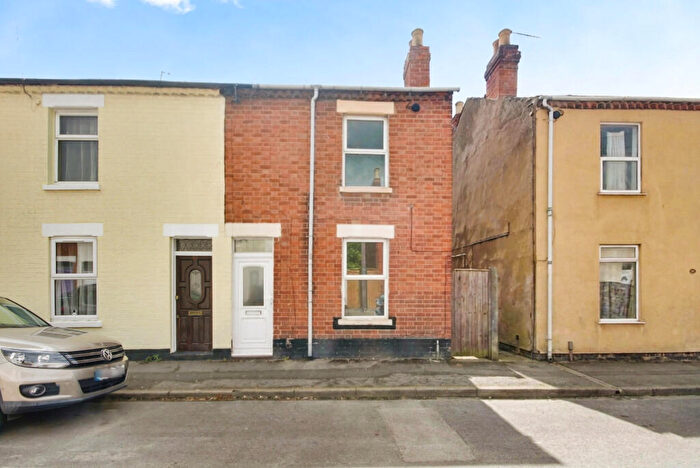 3 Bedroom Semi Detached House For Sale In Bishopstone Road, Barton, Gloucester, GL1