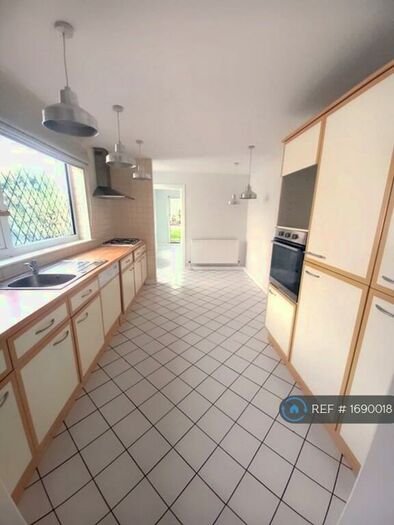 3 Bedroom Semi-Detached House To Rent In Long Lane, Southport, PR9