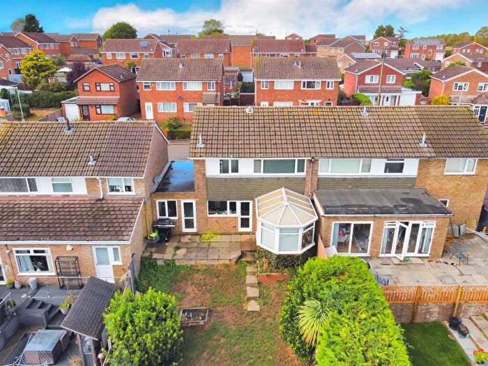 3 Bedroom Semi-Detached House For Sale In Nelson Drive, Rothwell, Kettering, NN14