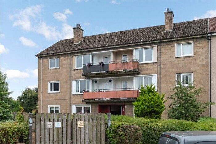 2 Bedroom Flat To Rent In Parkneuk Road, Glasgow, G43