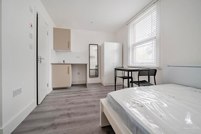 Apartment To Rent In Kings Road, Reading, RG1