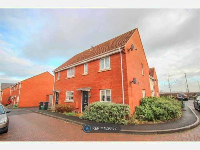 2 Bedroom Flat To Rent In Halls Garden, Stoke Gifford, Bristol, BS34