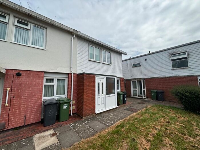 3 Bedroom Semi-Detached House To Rent In Evenlode Close, Redditch, B98