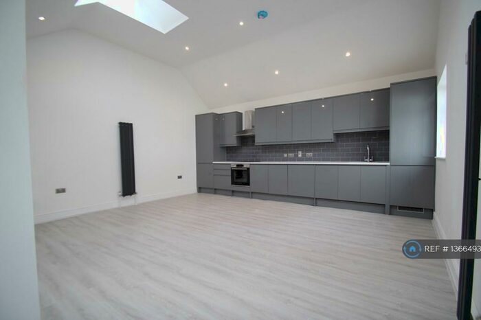 2 Bedroom Detached House To Rent In Skyline Court, Ongar, CM5