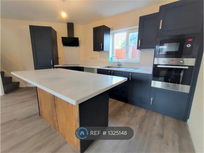 1 Bedroom Semi-Detached House To Rent In Oakfield, Stourbrige, DY9