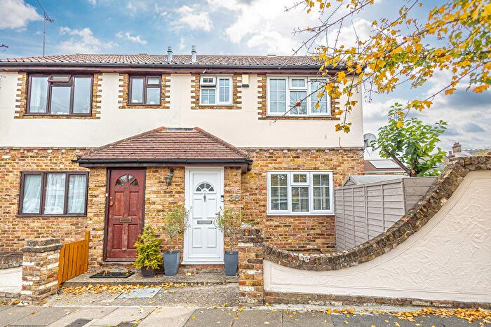 2 Bedroom Semi-Detached House For Sale In Holyrood Drive, Westcliff-On-Sea, SS0