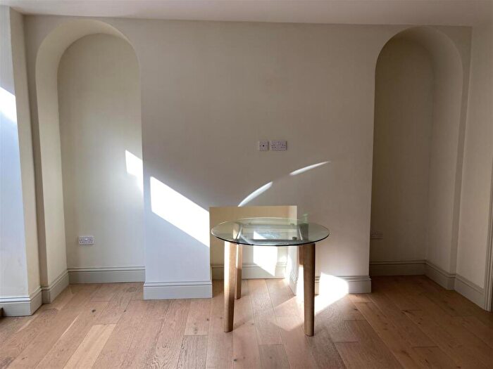 1 Bedroom Flat To Rent In High West Street, Dorchester, DT1