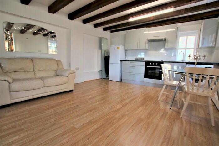 1 Bedroom Flat To Rent In High Street, Colnbrook, Slough SL3