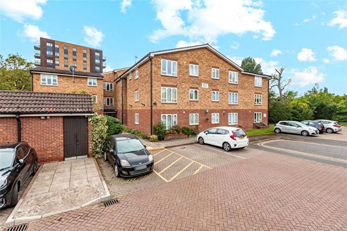 2 Bedroom Apartment For Sale In Frazer Close, Romford, RM1