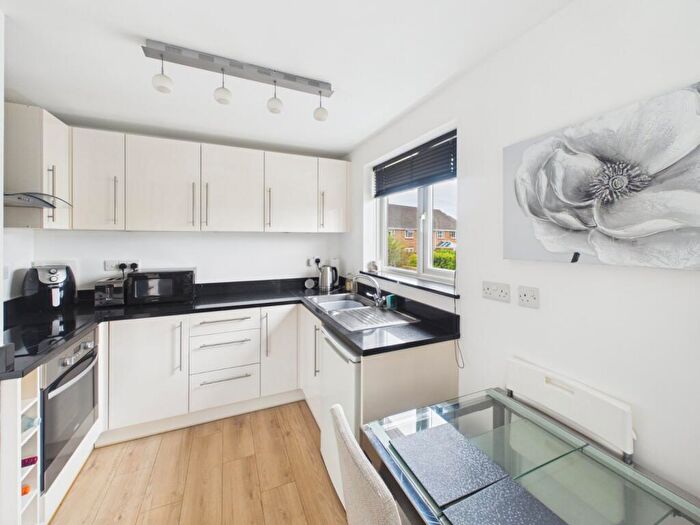 1 Bedroom Apartment For Sale In Firs Avenue, Windsor, Berkshire, SL4