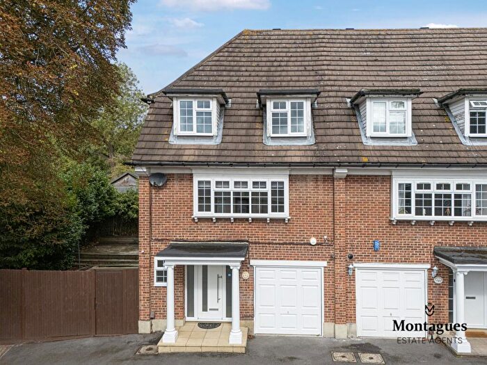 4 Bedroom Town House For Sale In High Road, Loughton, IG10