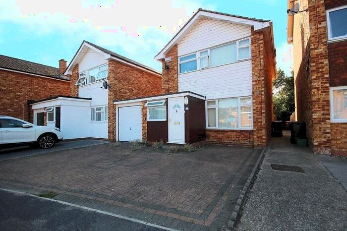3 Bedroom Detached House To Rent In Sunrise Avenue, Chelmsford, CM1