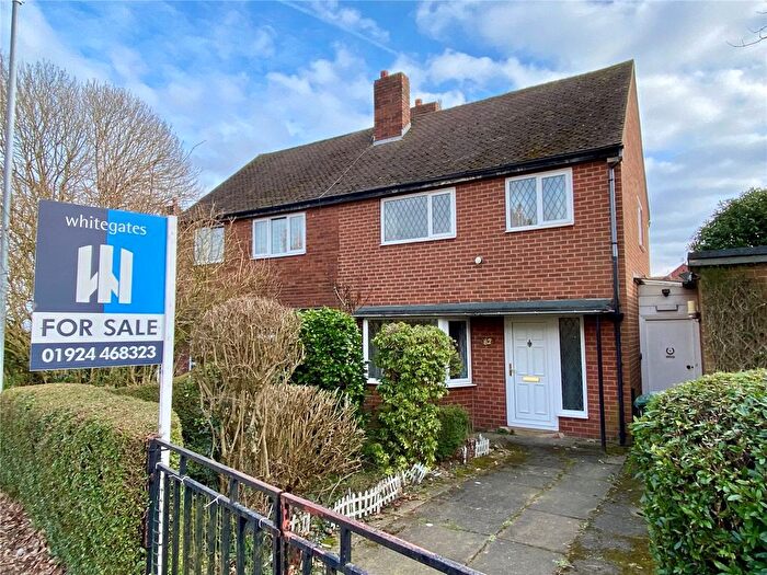 2 Bedroom Semi-Detached House For Sale In Ings Crescent, Thornhill, Dewsbury, WF12