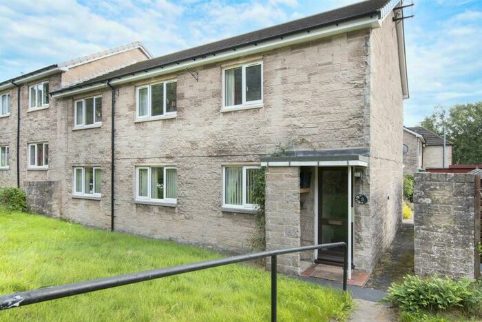 2 Bedroom Flat For Sale In Bradley Close, Birchover, Matlock, DE4