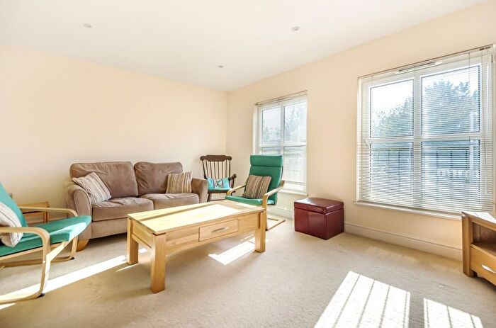 3 Bedroom Detached House For Sale In Glenmere Row, Lee, London, SE12