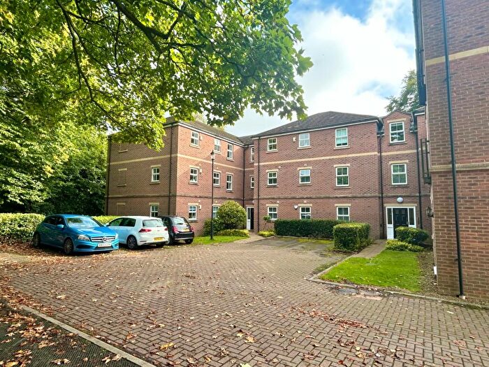 2 Bedroom Flat To Rent In Lawson Wood Court, Meanwood, Leeds, LS6