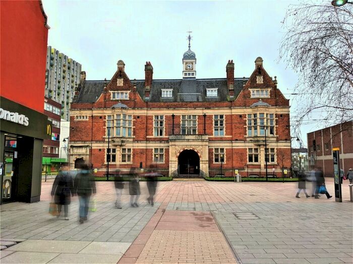 3 Bedroom Flat To Rent In East Street, Barking, IG11