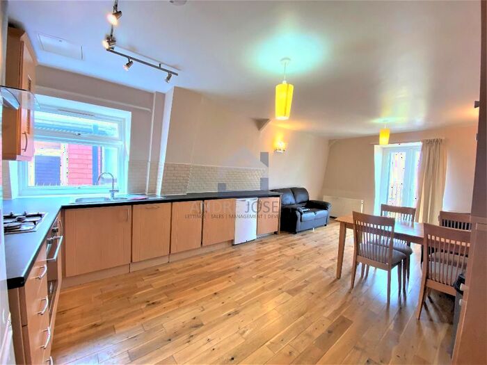 4 Bedroom Flat To Rent In Farnan Road, Streatham, SW16