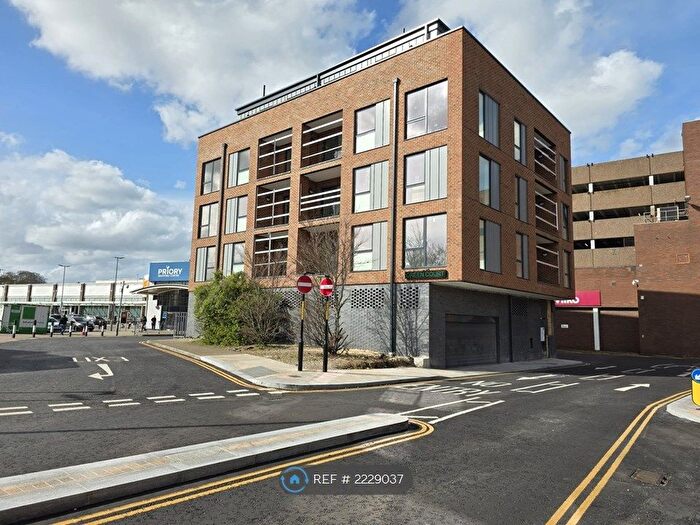 2 Bedroom Flat To Rent In Green Court, Dartford, DA1