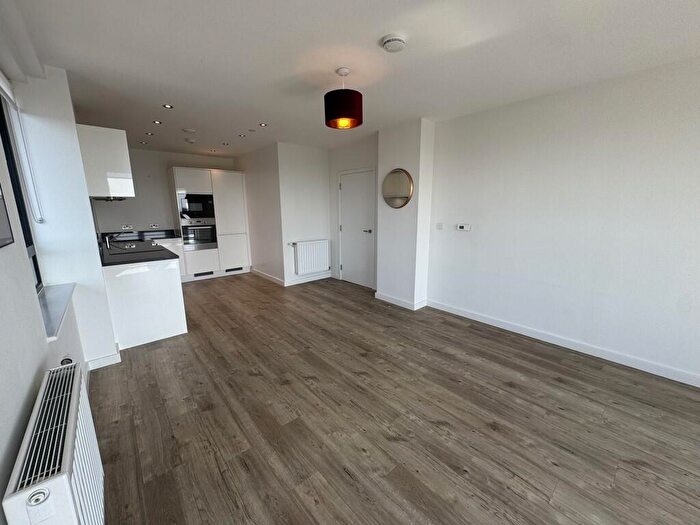 1 Bedroom Flat To Rent In Viscount House, Lakeside Drive Regency Heights, Park Royal, London, NW10