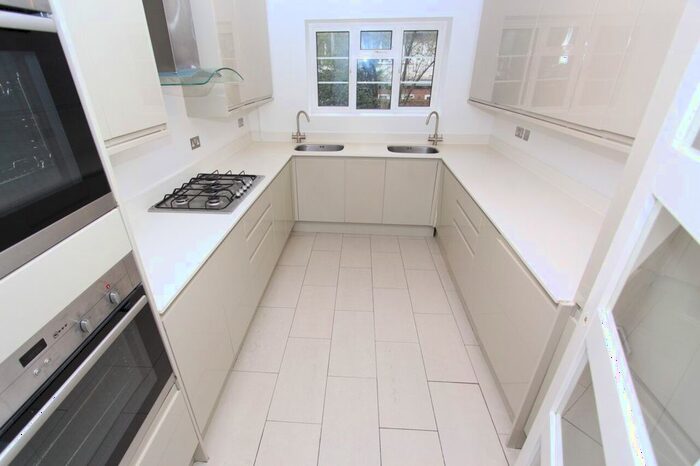 3 Bedroom Flat To Rent In Courtney House, Mulberry Close, London, NW4