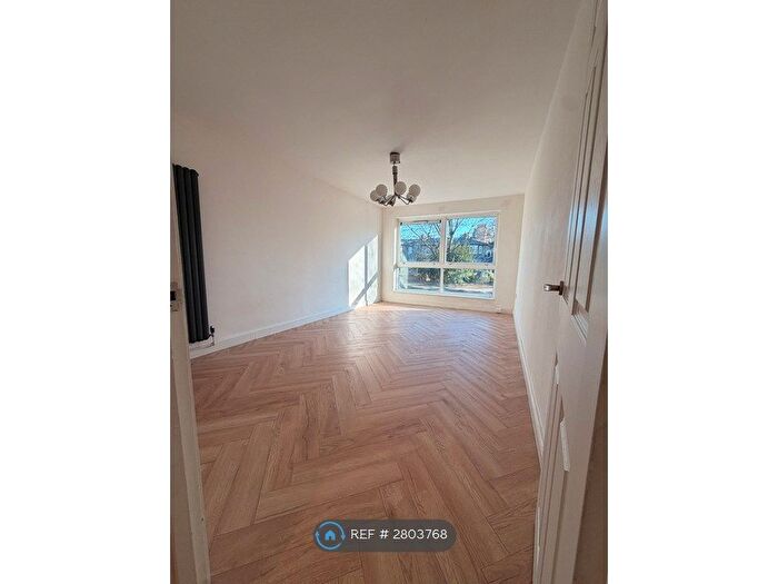 Studio To Rent In London, London, W2