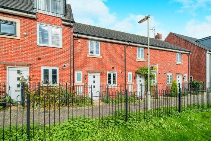 2 Bedroom Property To Rent In Sinclair Drive, Basingstoke, RG21