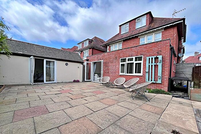 2 Bedroom Flat To Rent In Queens Park, BH8