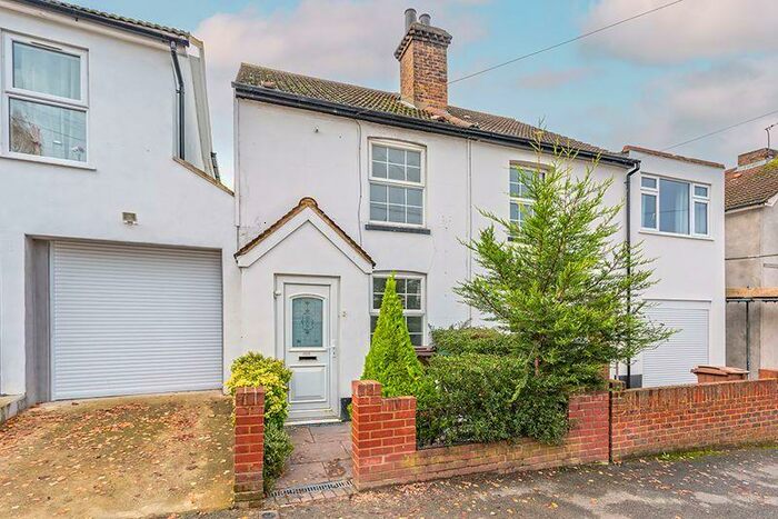 3 Bedroom Terraced House To Rent In Myrtle Road, Sutton, SM1