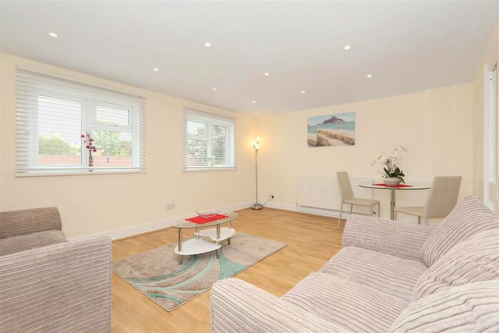 1 Bedroom Flat To Rent In High Road, Seven Sisters, N15