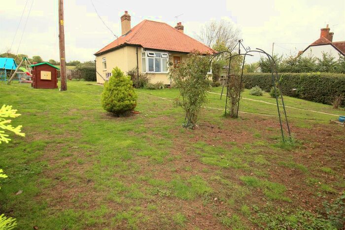 2 Bedroom Detached Bungalow For Sale In Cobbinsend Road, Waltham Abbey, EN9