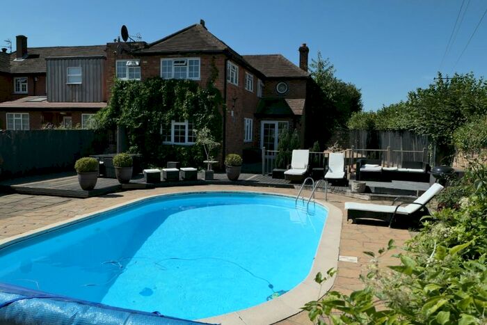 4 Bedroom End Of Terrace House For Sale In Bottle Lane, SL6