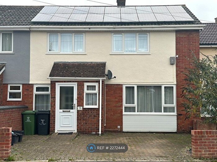 3 Bedroom Terraced House To Rent In Amersham Road, Swindon, SN3