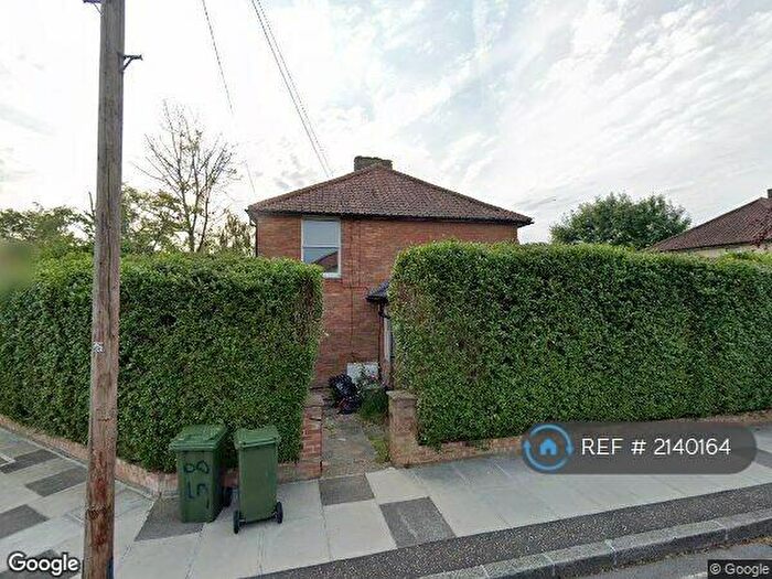 Studio To Rent In Nowel Road, London, SW13