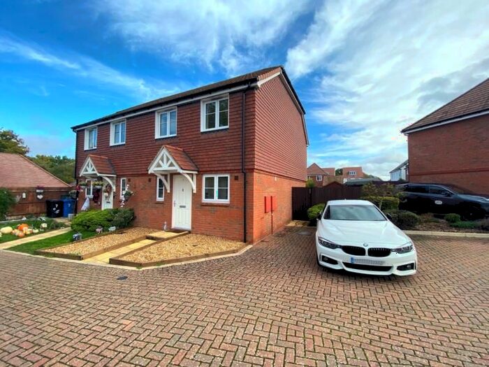 3 Bedroom Semi-Detached House To Rent In Moorhen Close, Blackwater, Camberley, GU17