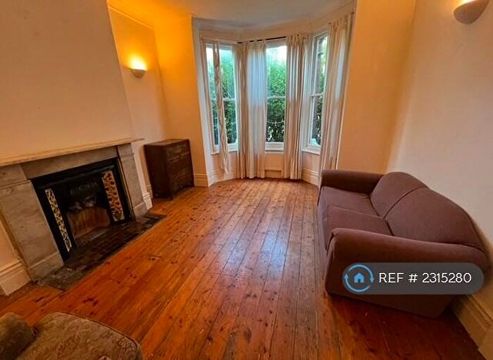 4 Bedroom Semi-Detached House To Rent In Vaughan Rd, Brixton, Camberwell, Denmark Hill, SE5