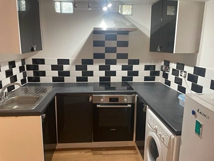 2 Bedroom Flat To Rent In Eldon Road, Reading, Berkshire, RG1