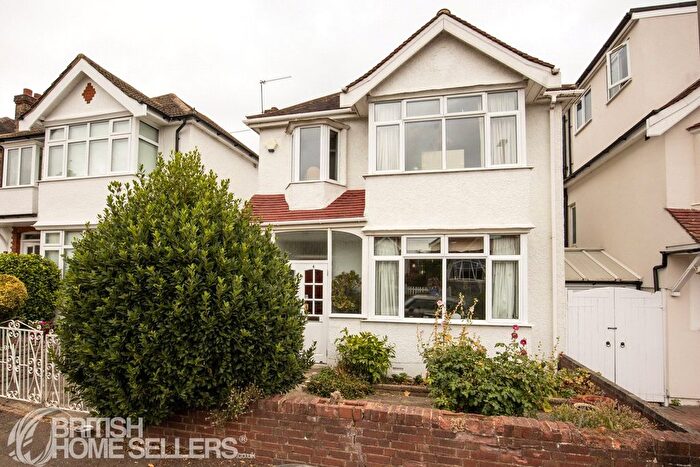 3 Bedroom Detached House For Sale In Pank Avenue, Barnet, EN5