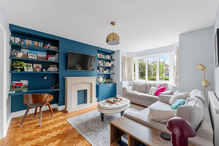 4 Bedroom Semi Detached House For Sale In Court Hill, South Croydon, CR2