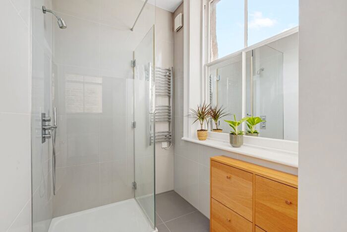 3 Bedroom Flat For Sale In Redcliffe Square, Chelsea, SW10