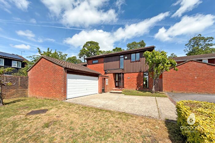 4 Bedroom Detached House For Sale In Greenham Wood, Bracknell, RG12