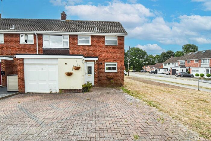 3 Bedroom Semi-detached House For Sale In Wyatts Green Lane, Wyatts Green, Brentwood, CM15