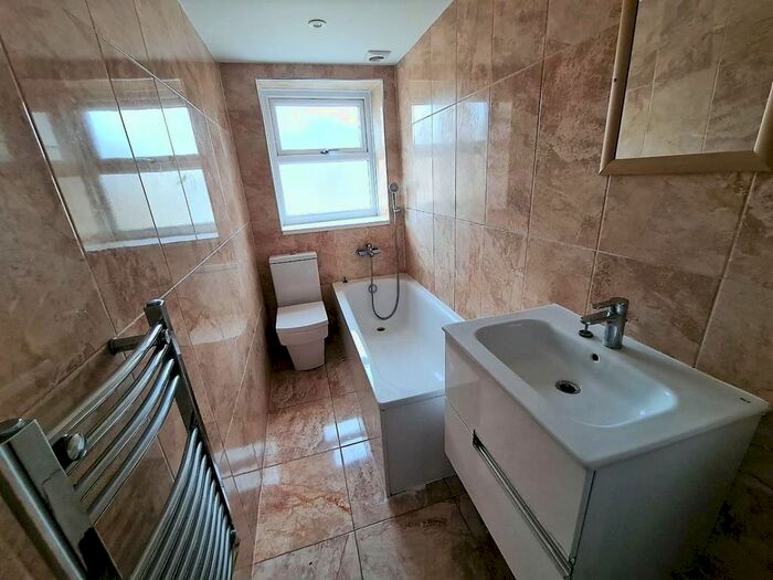 3 Bedroom Maisonette To Rent In High Street, Ramsgate, CT11